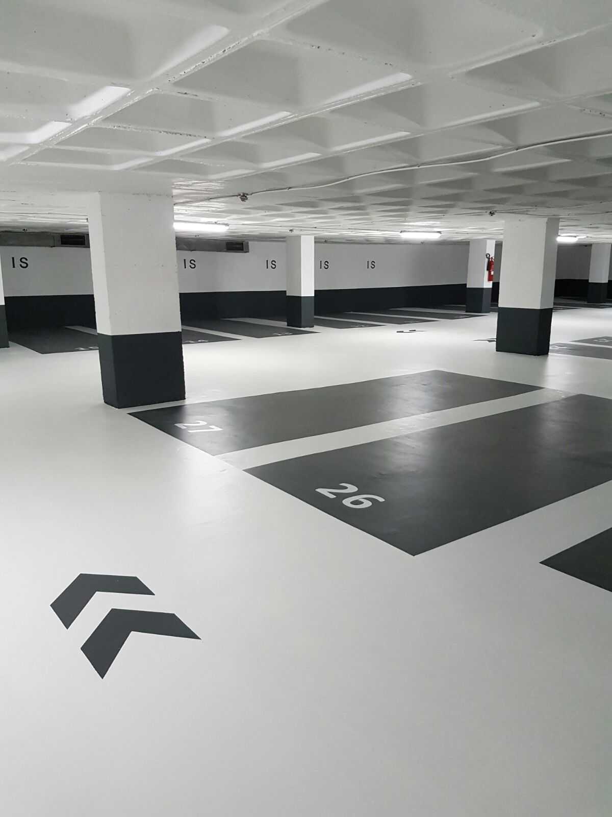 Autonivelante cementoso parking doctor august pi i sunyer Pavimento Deportivo